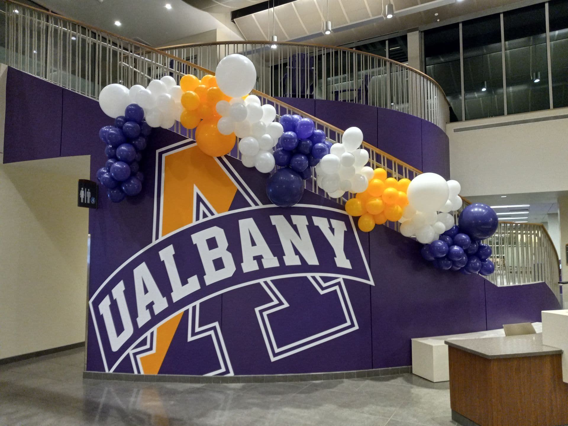 Ualbany Staircase Garland